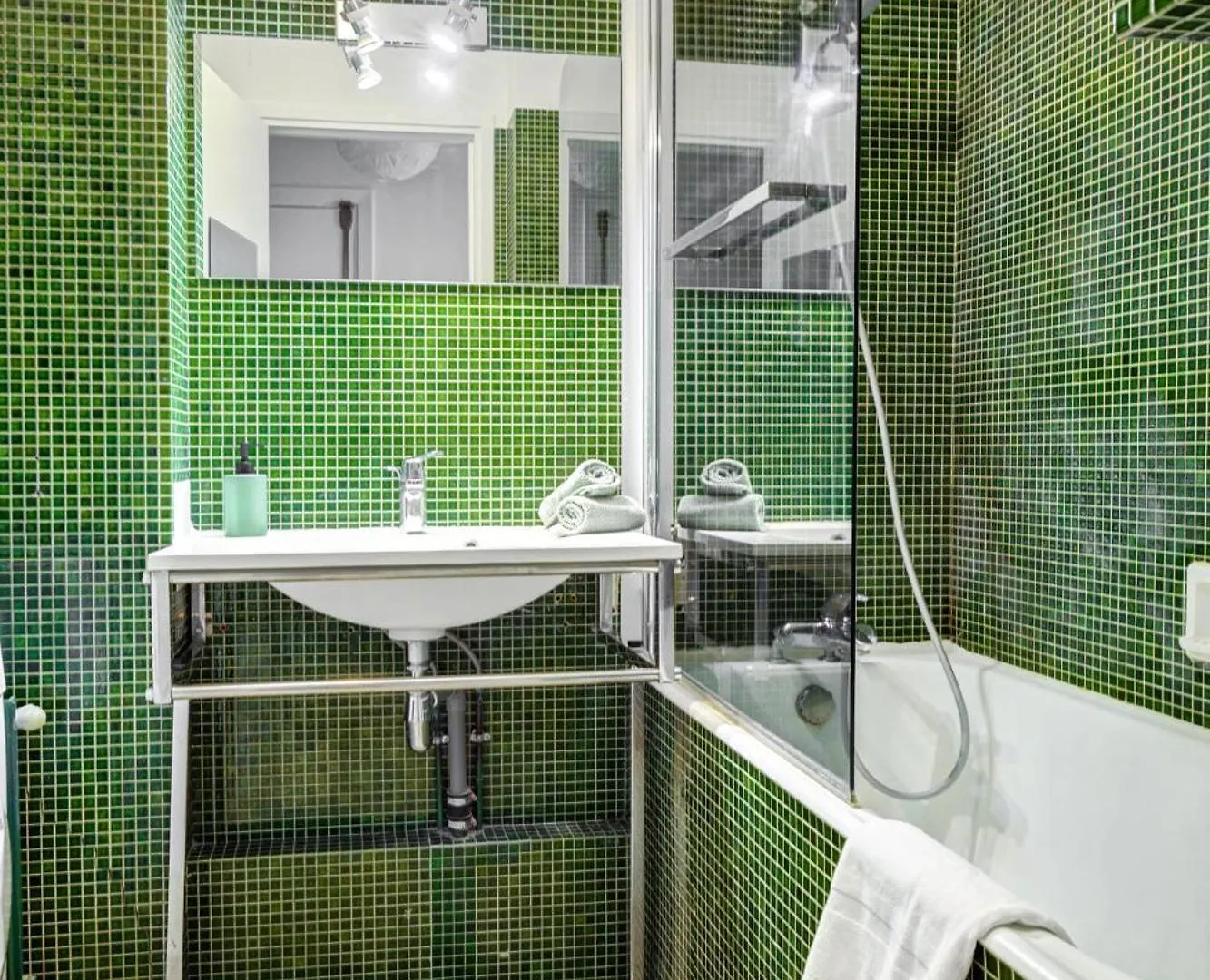 Apartment St Germain & Le Bon Marche With Balcony - Cityapartmentstay *
