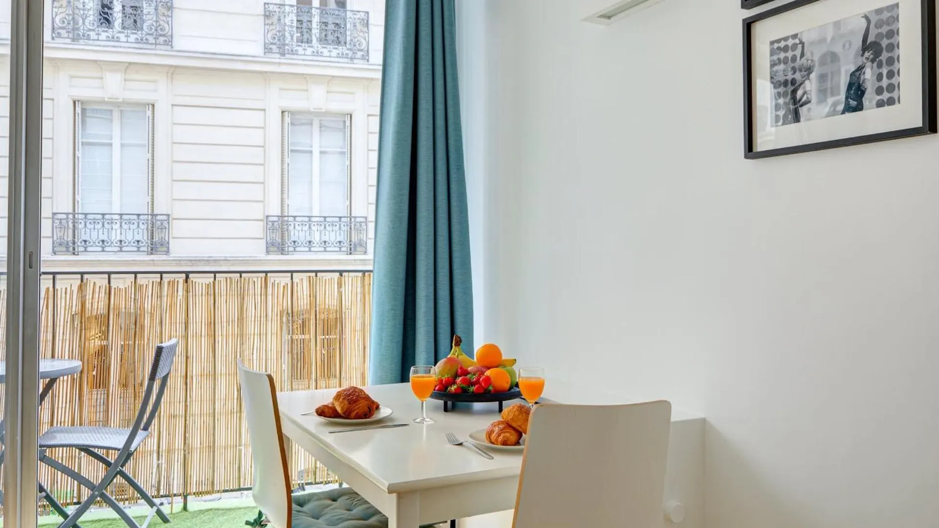 St Germain & Le Bon Marche With Balcony - Cityapartmentstay * Paris