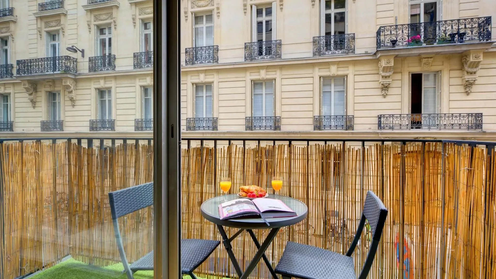 Apartment St Germain & Le Bon Marche With Balcony - Cityapartmentstay Paris