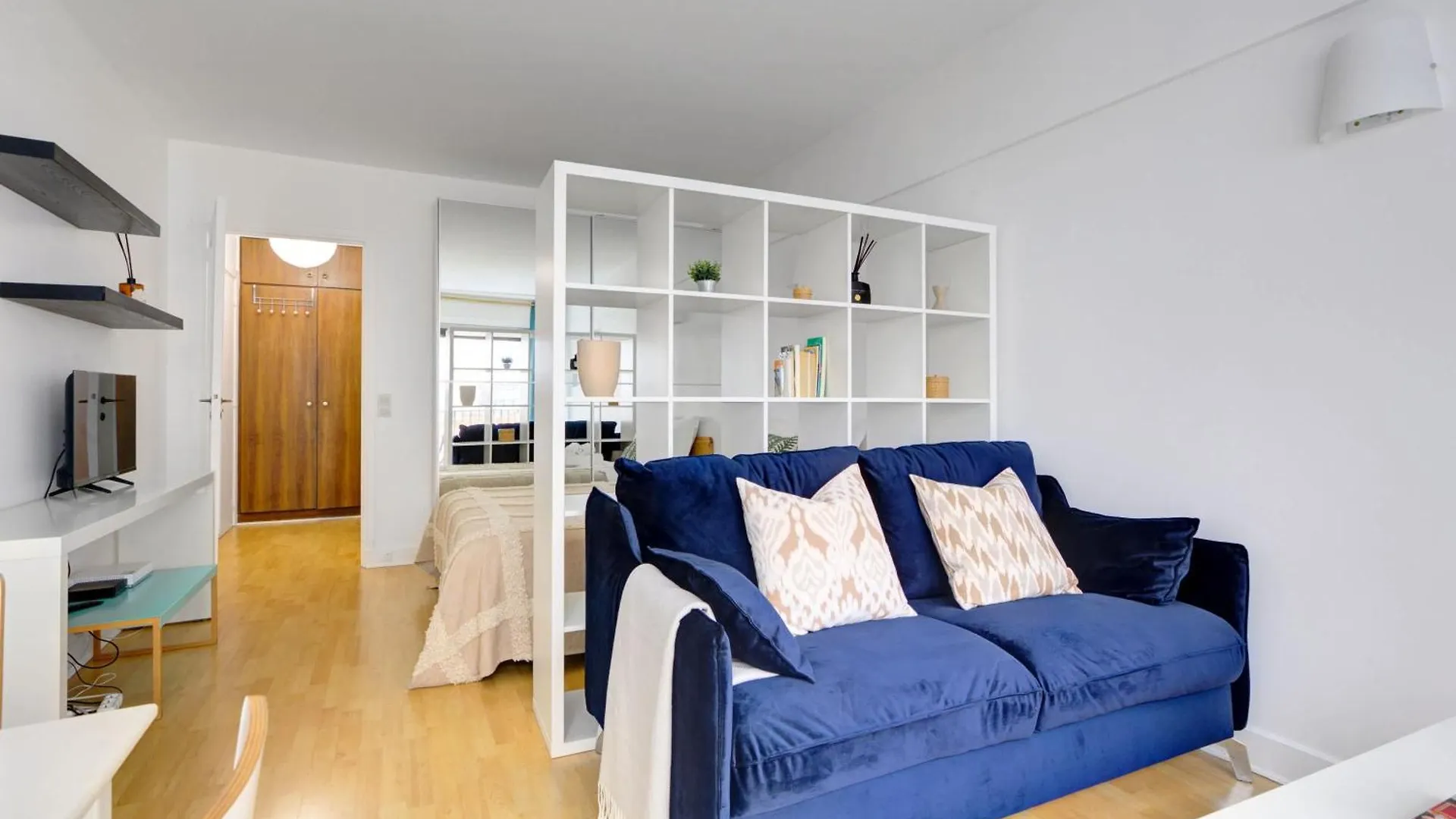 St Germain & Le Bon Marche With Balcony - Cityapartmentstay Apartment